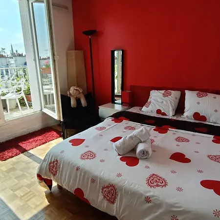 King Bedroom And Terrace In Center, Shared Bathroom Paris
