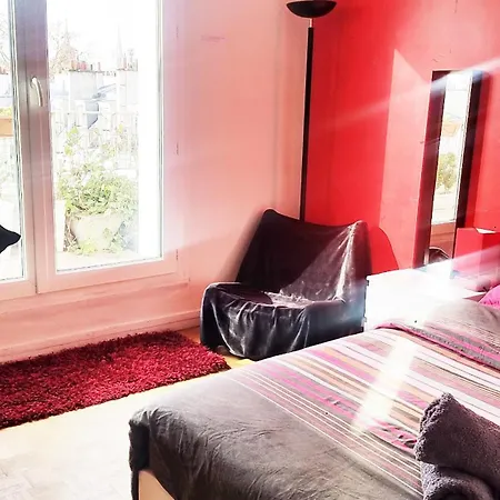 Homestay King Bedroom And Terrace In Center, Shared Bathroom