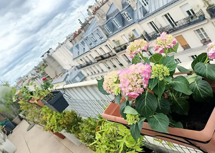 King Bedroom And Terrace In Center, Shared Bathroom Paris